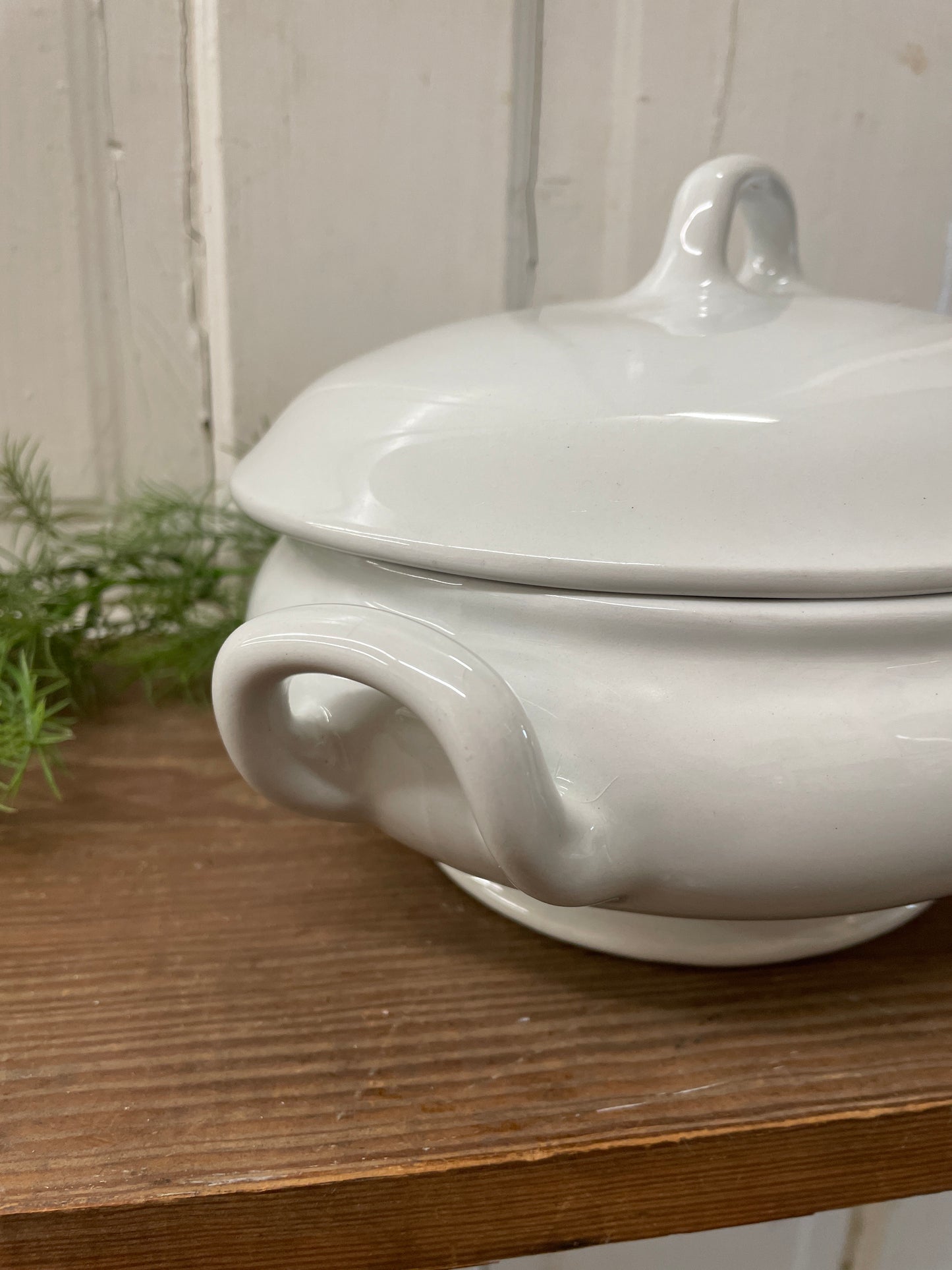 IRONSTONE COVERED DISH MEAKIN