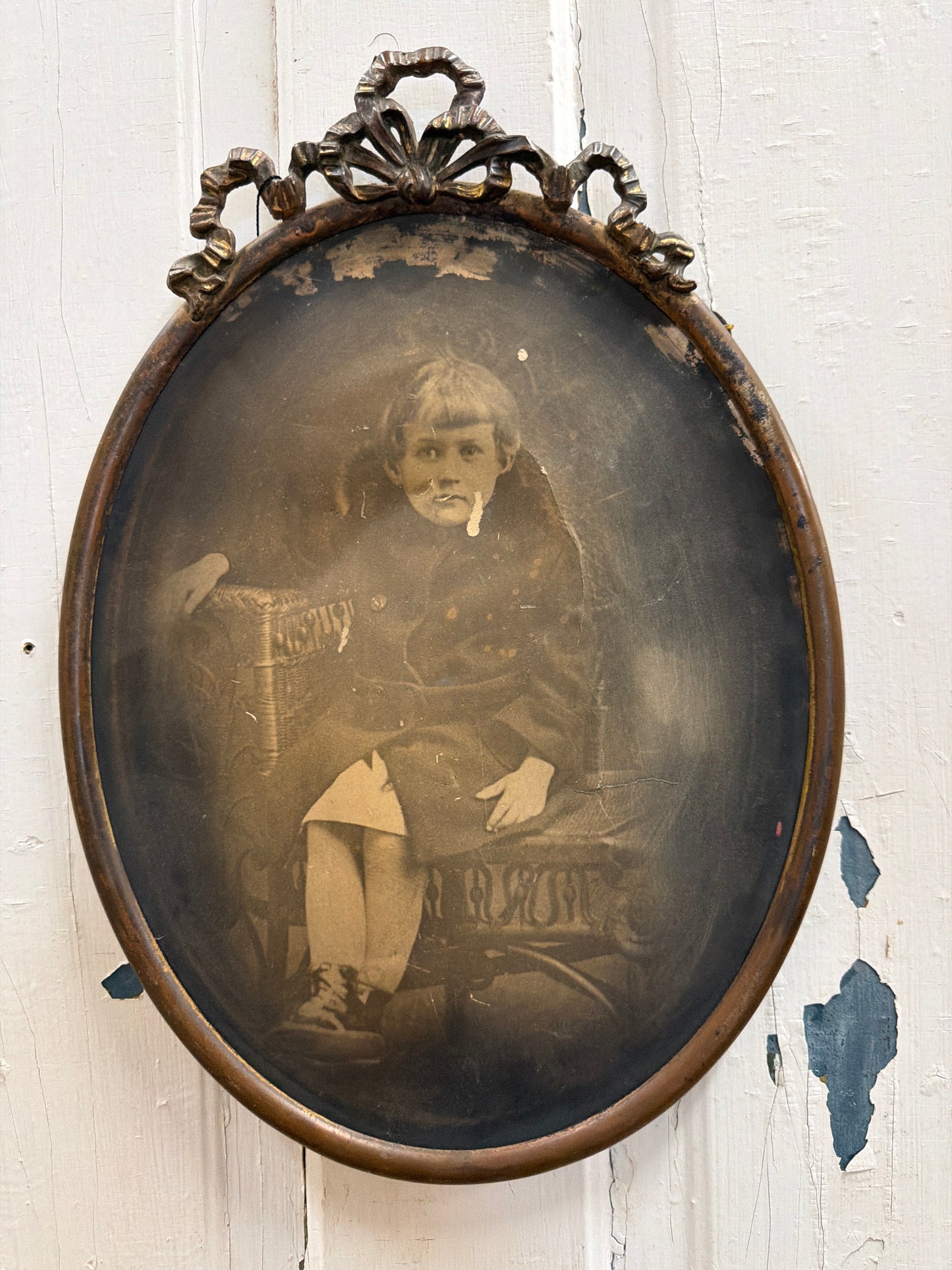 OVAL PICTURE OF GIRL