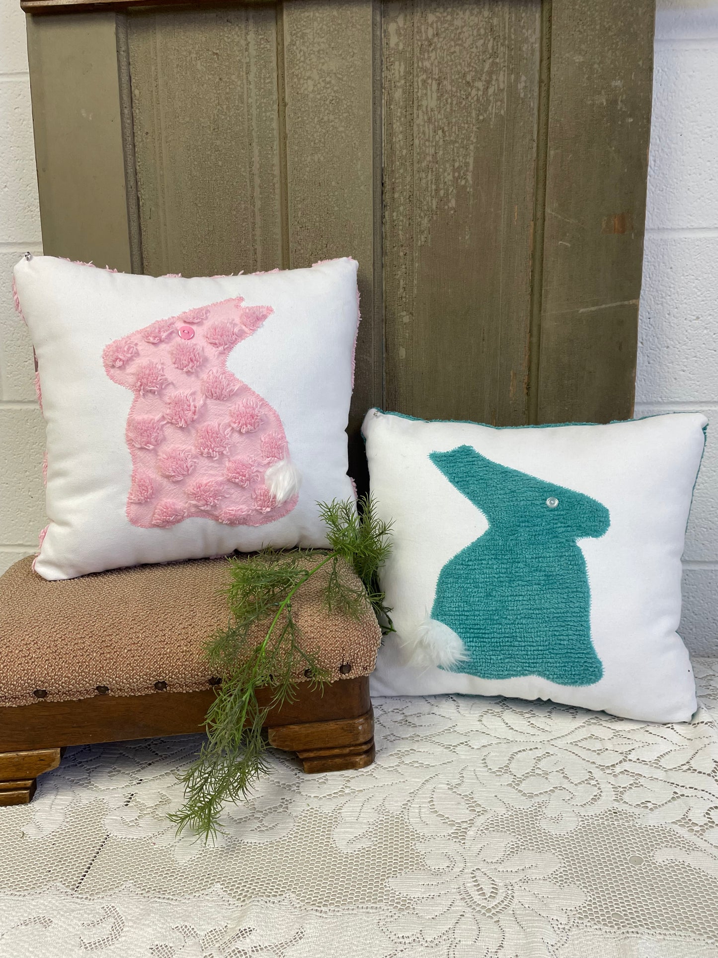 SQUARE CHENILLE BUNNY