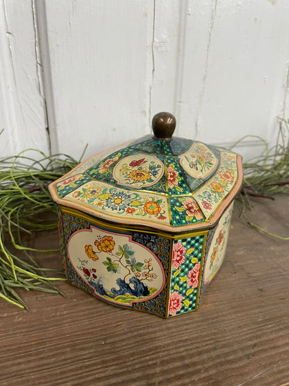BISCUIT OR TEA TIN WITH LID