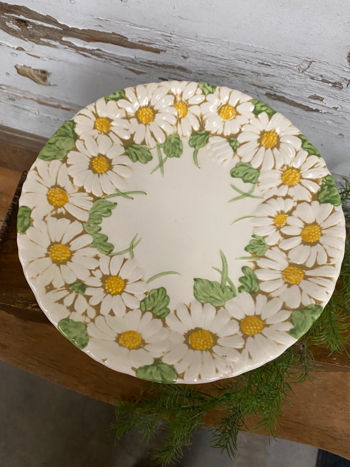 DAISY PEDESTAL CAKE  PLATE