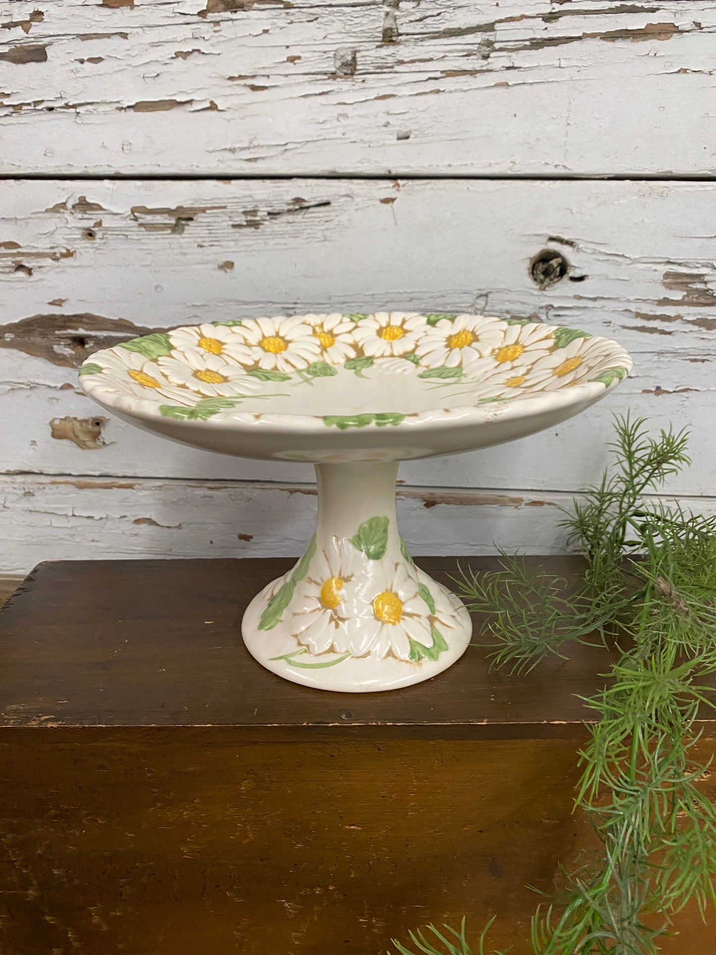 DAISY PEDESTAL CAKE  PLATE