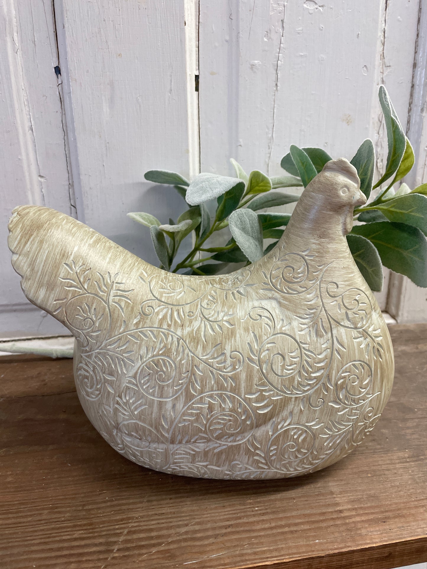 BEIGE HEN