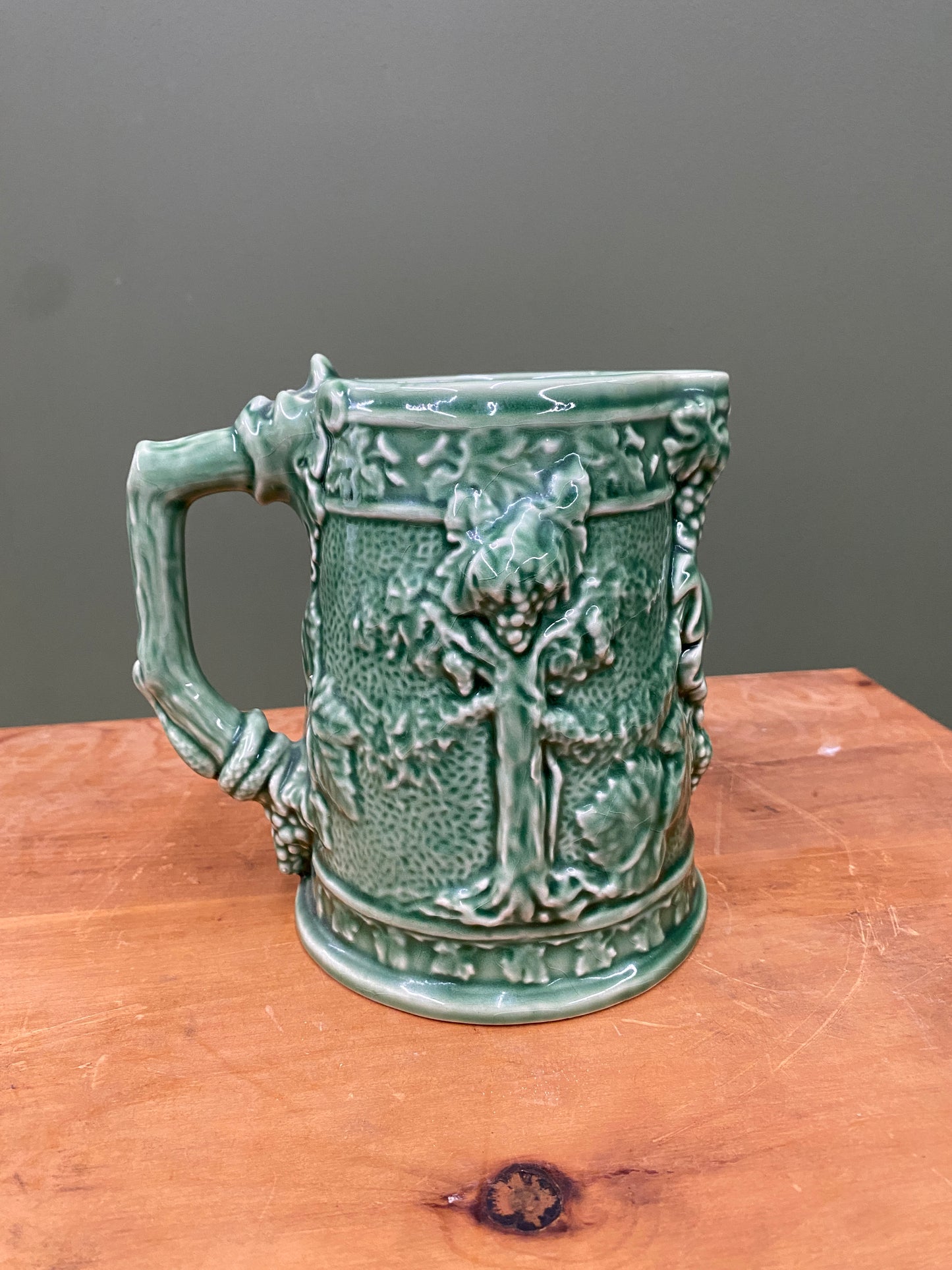 GREEN GRAPES PITCHER