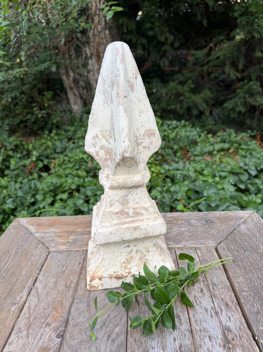 WHITE FINIAL ￼